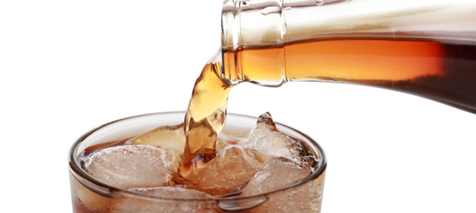 Estudo revela que refrigerante aumenta o risco de câncer de mama